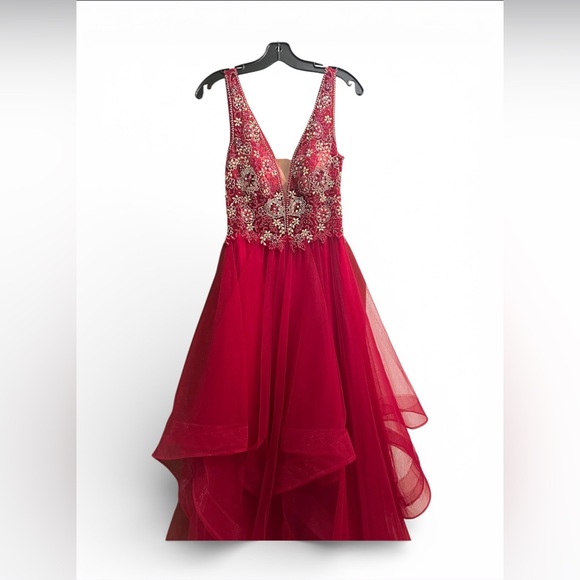 Camille La Vie Dresses & Skirts - Elegant Red Prom Dress